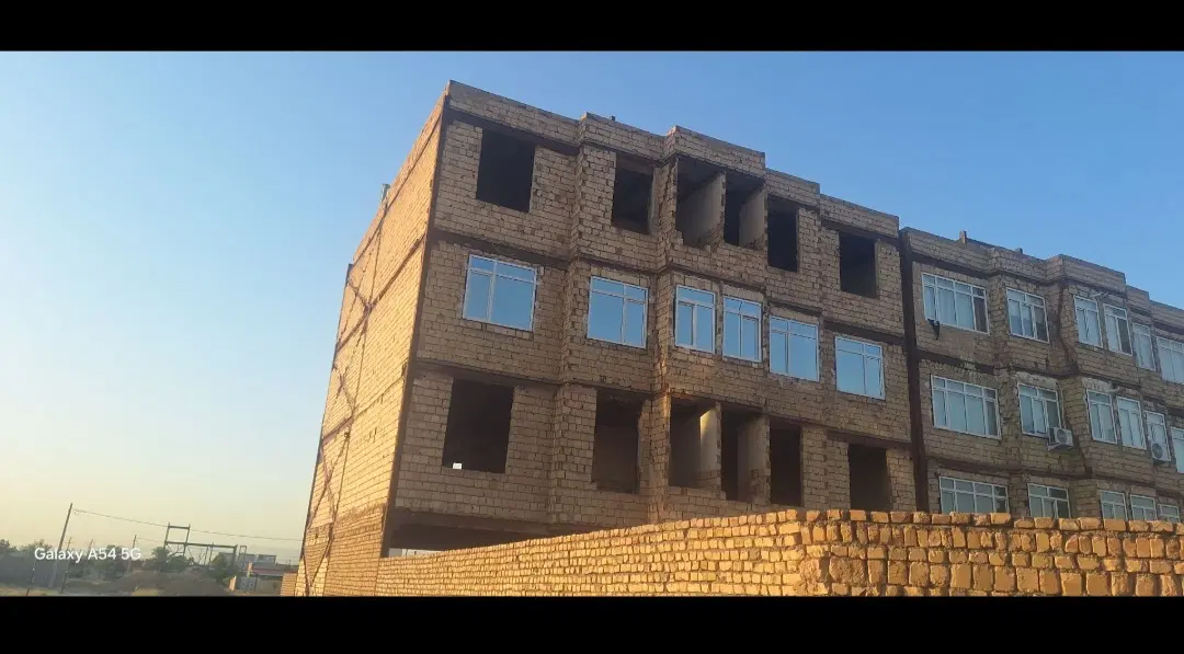 اپارتمان خام