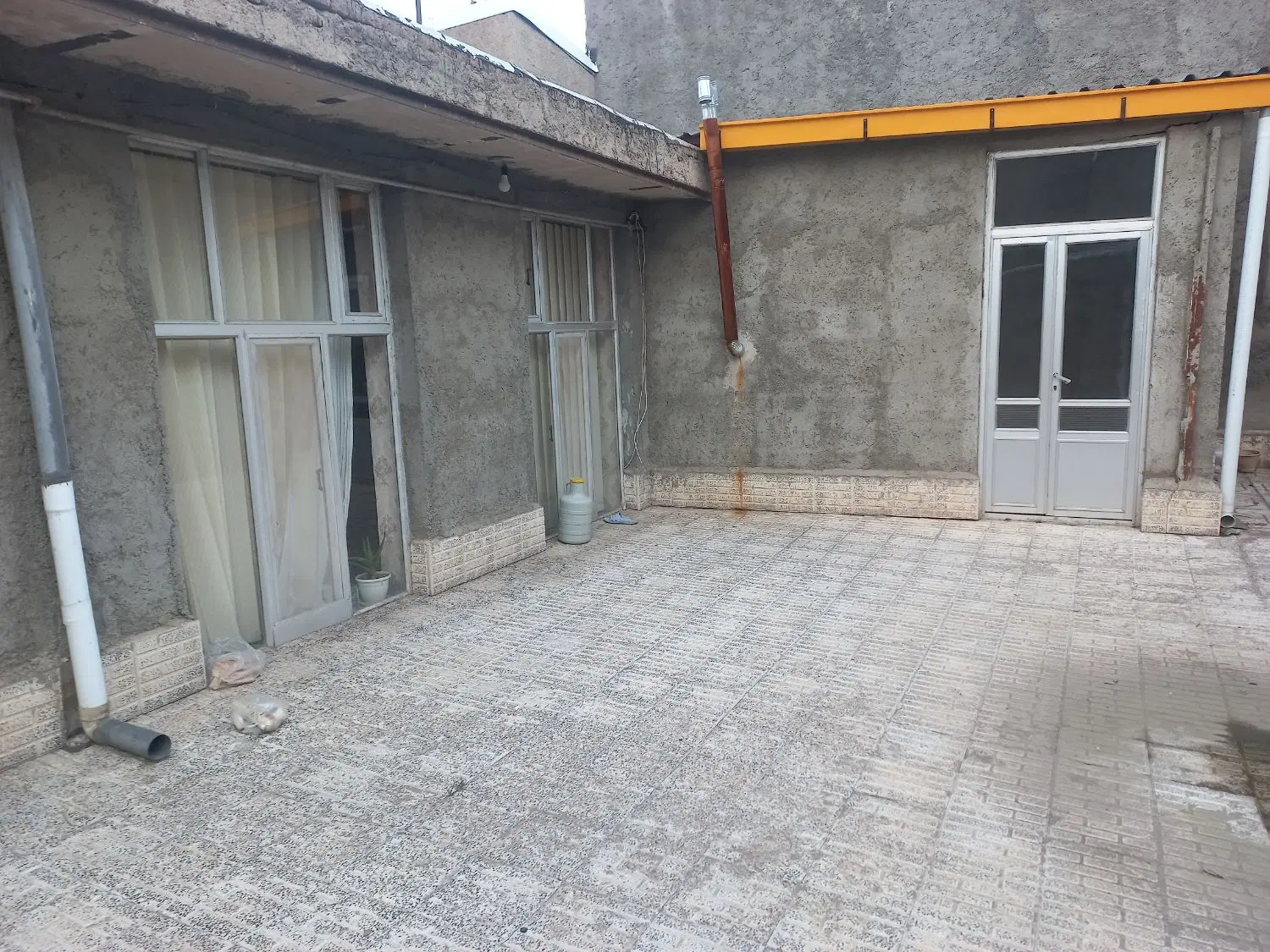 خونه دربست واقع در چهار راه شهرداری