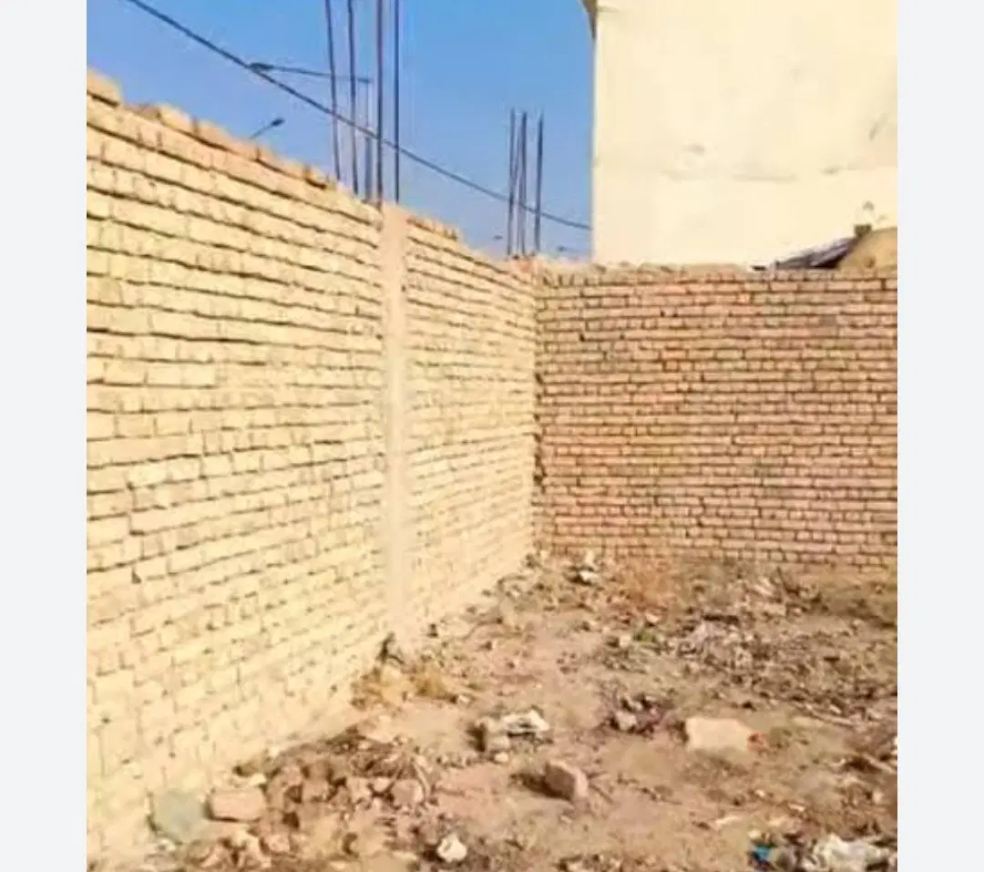 زمین بر جاده احمد آباد