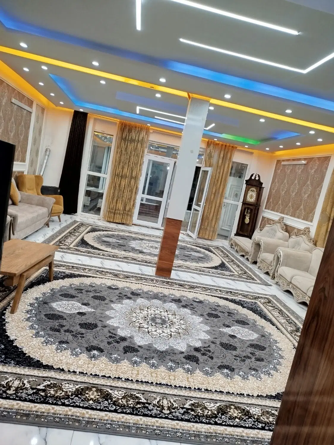 اجاره باغ استخر داخل آب گرم  و بیرون
