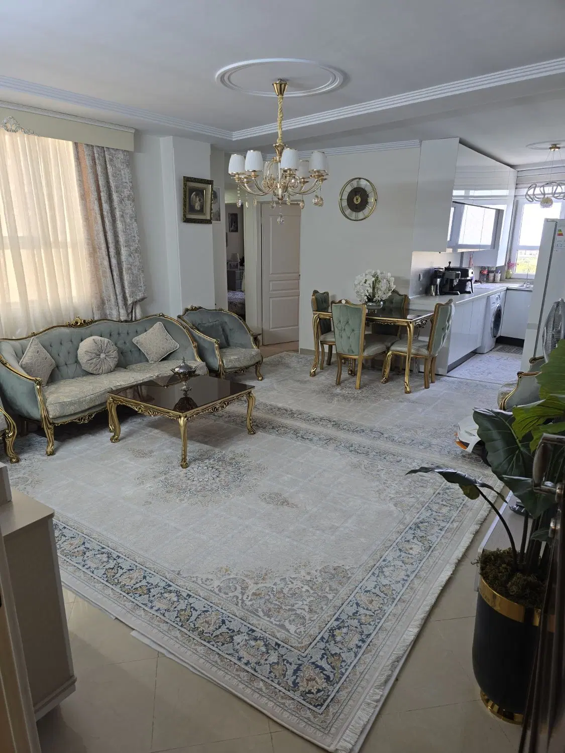 ساختمان 68 متری فول بازسازی شده