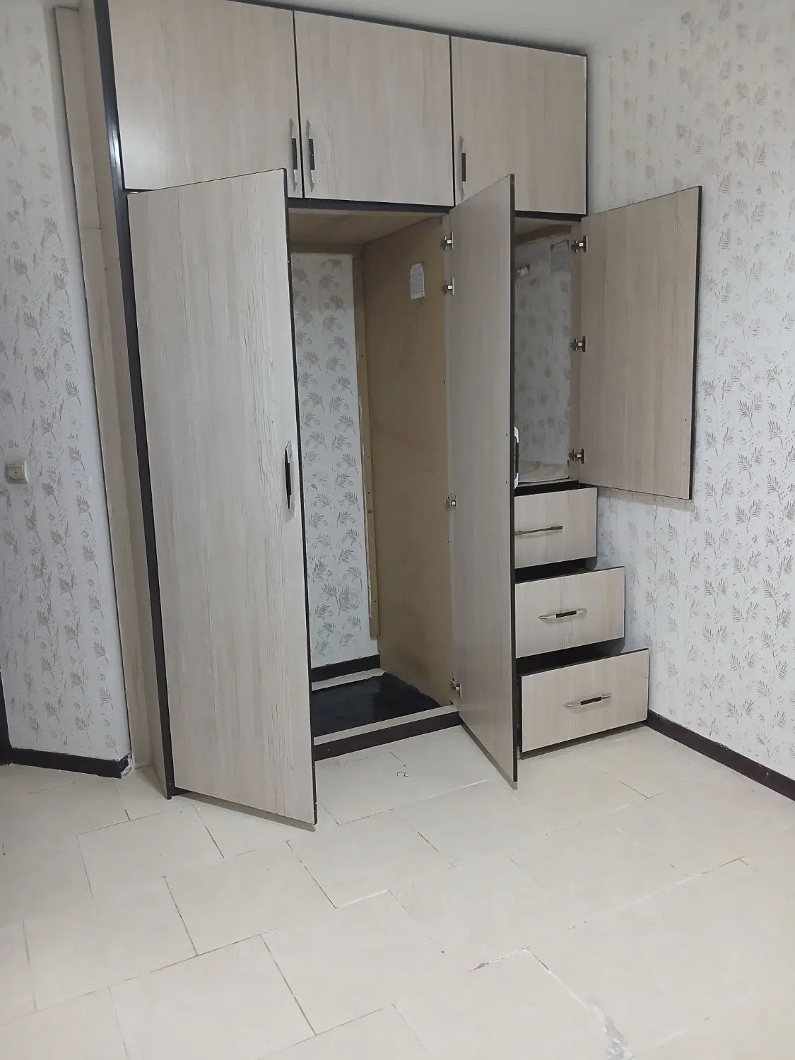 آپارتمان مهرگان گل سرخ