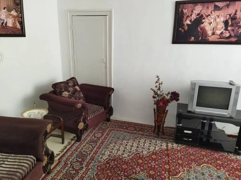 منزل ویلایی دربست مناسب سکونت و انبار خ امام رضا ع