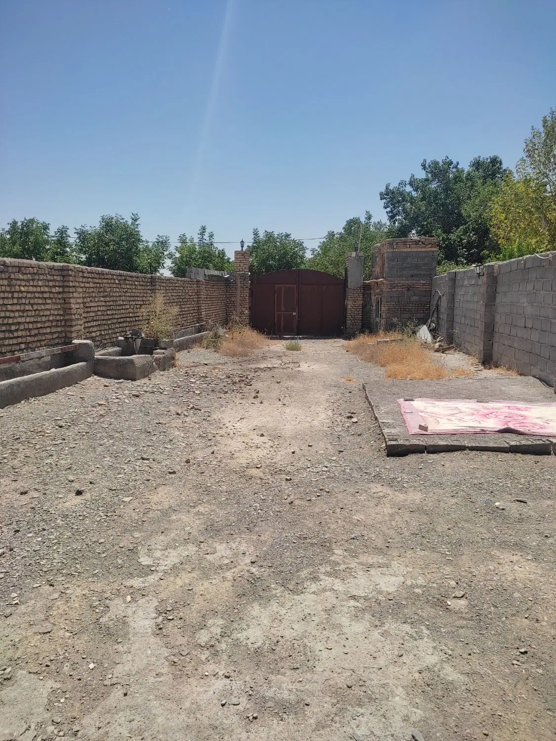زمین ۳۰۰ متری سنددار داخل گلمکان روستای احمدآباد