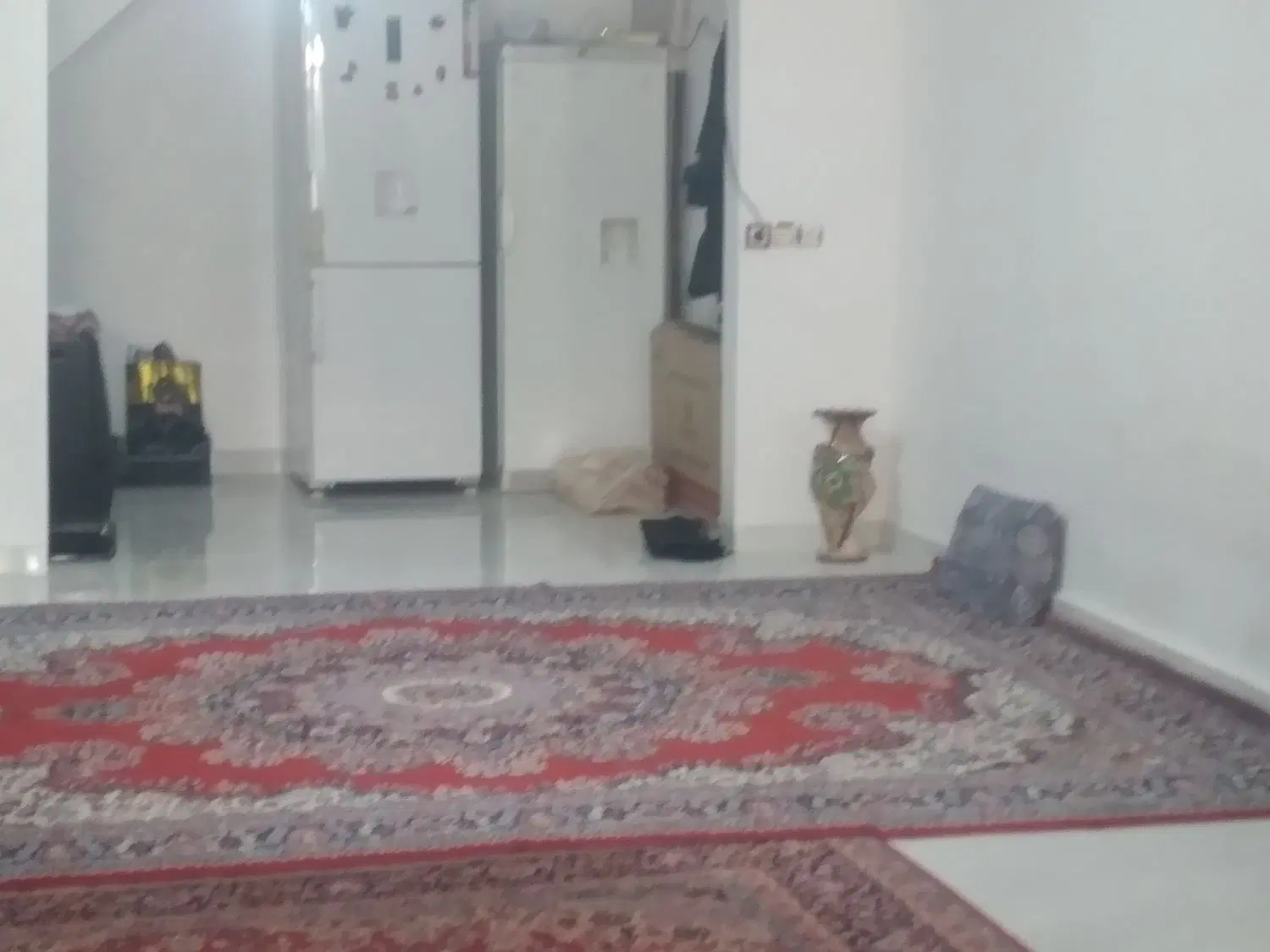 حیاط 100 متری واسه دو طبقه دوخوابه
