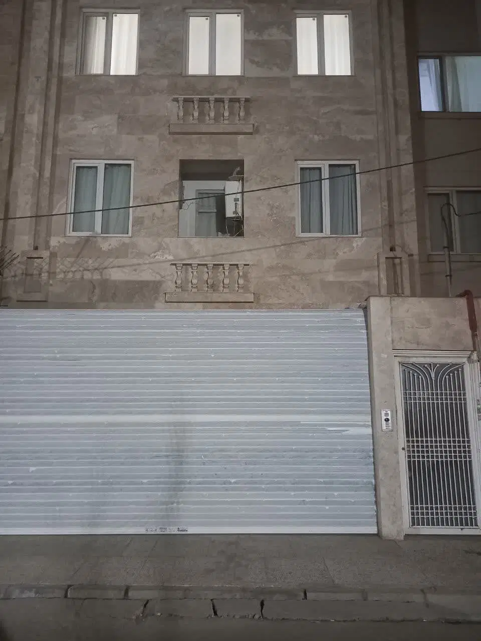 آپارتمان طبقه اول سرجلو۶۰متر