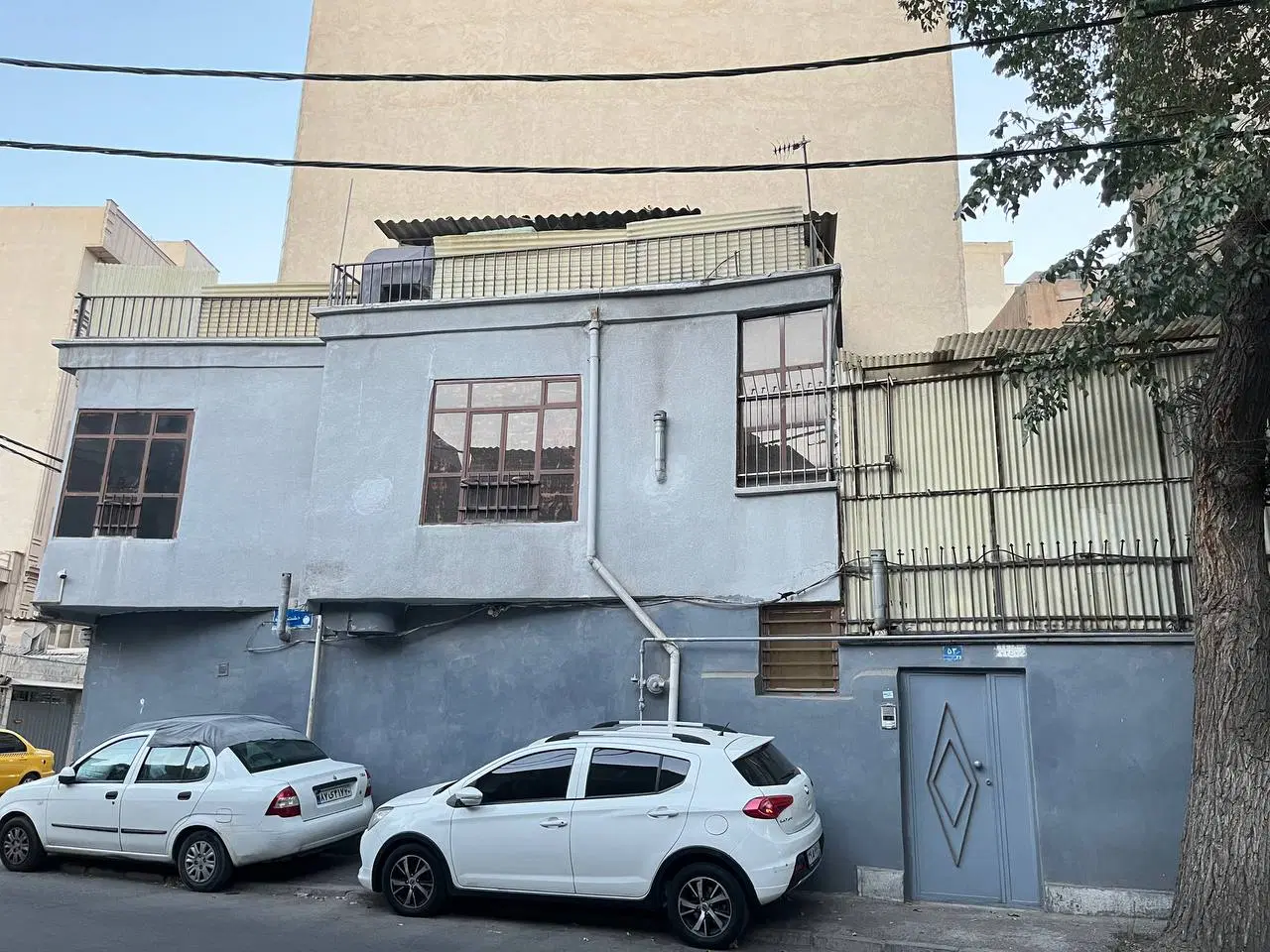 خانه دربست دارای واحد تجاری