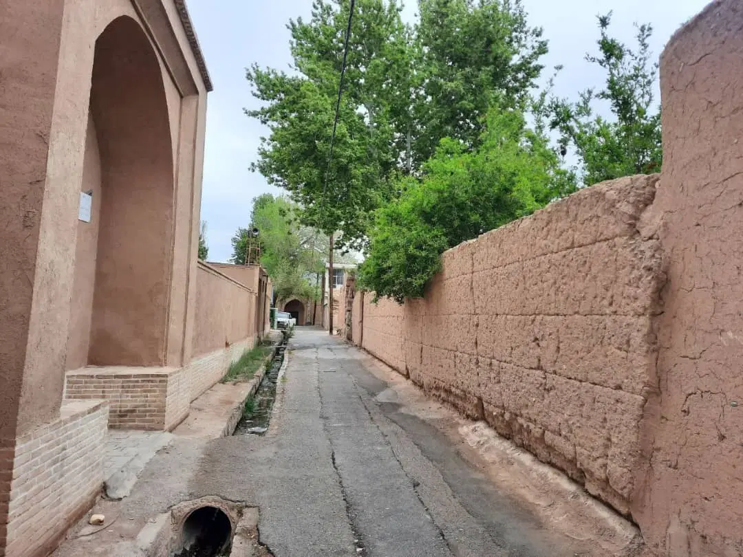 ۲۹۰ متر باغ موقعیت عالی