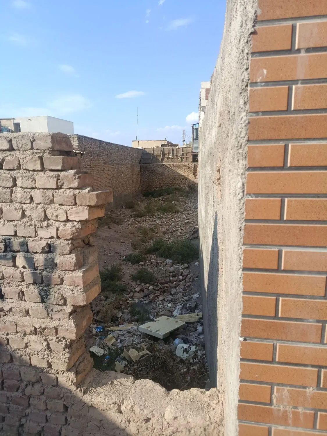 زمین فروشی