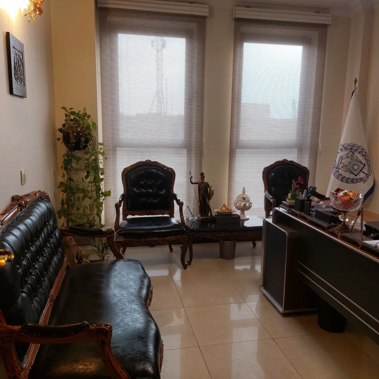 اجاره اتاق به همکار وکیل (خانم)