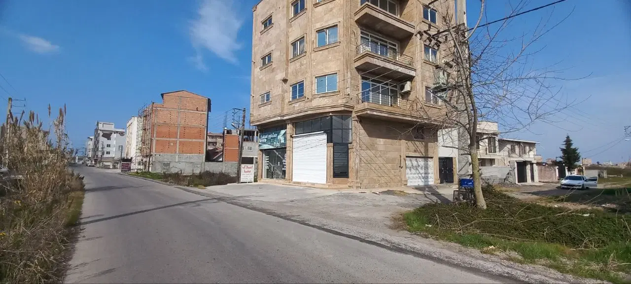 زمین  سند دار داخل بافت مسکونی