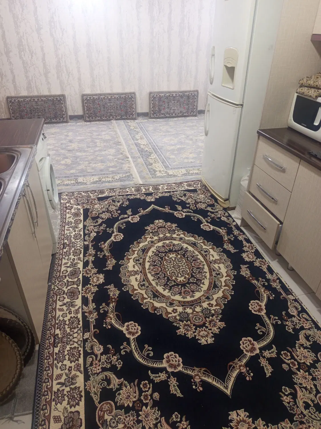 فروش یه دستگاه آپارتمان دو خوابه هست بسیار تمیز