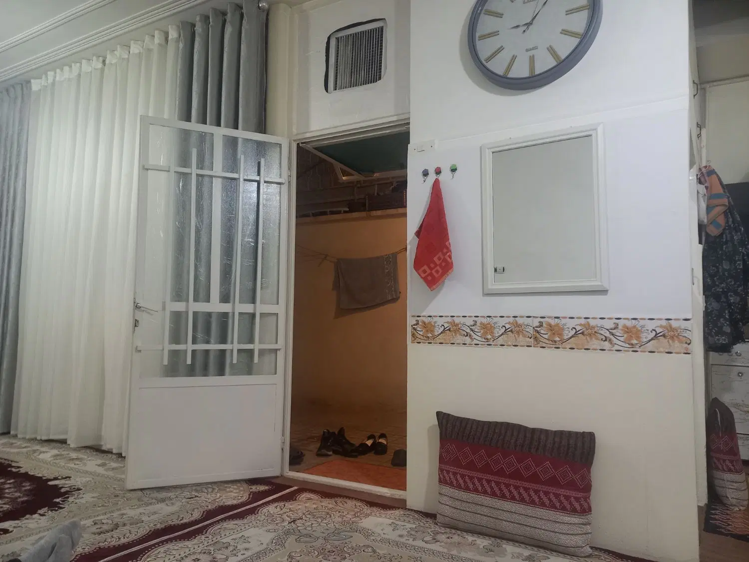 معاوضه ی خانه ی ویلایی با یه واحد اپارتمان