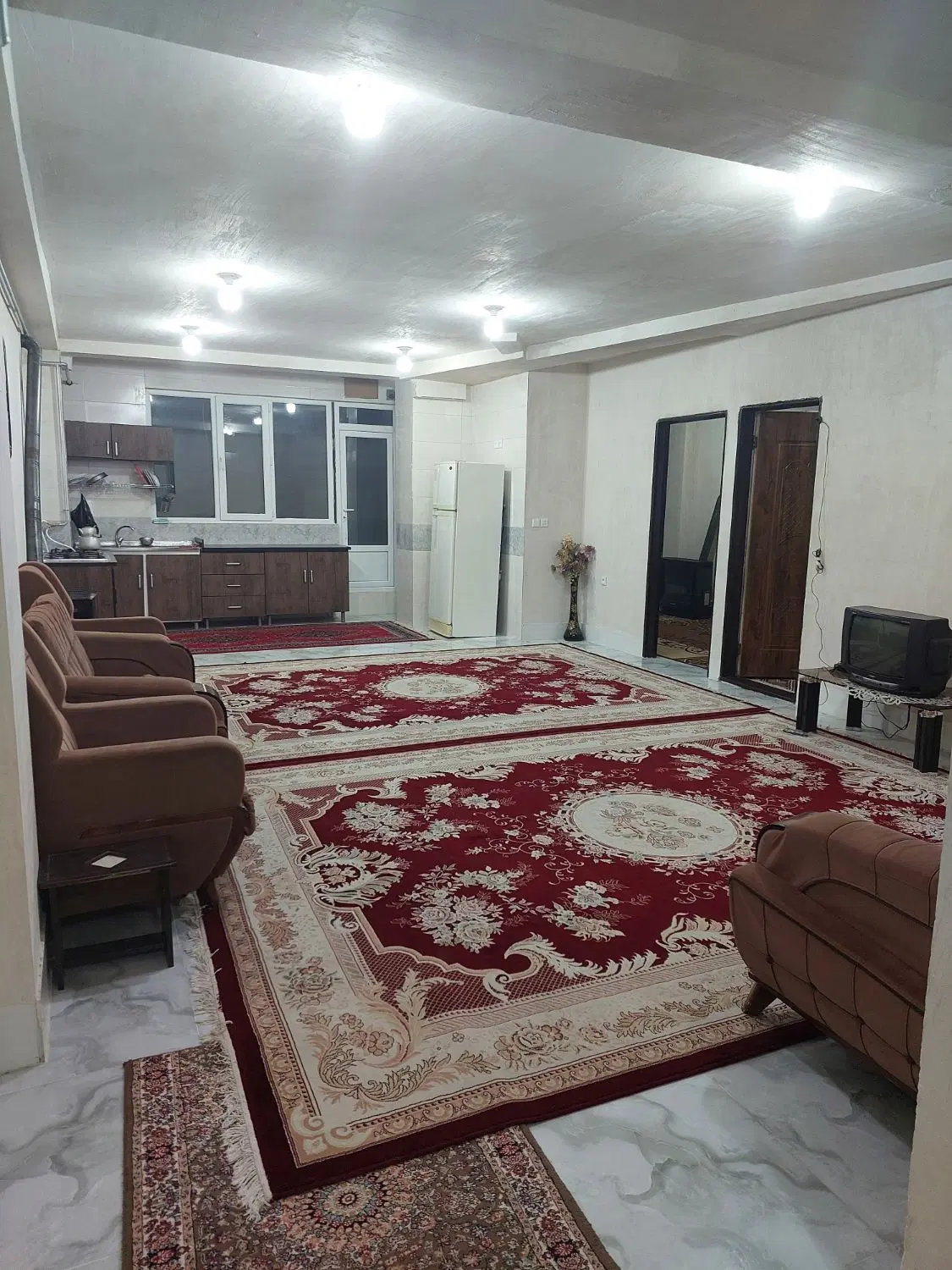 سویت دوخوابه نوساز مستقل و پارکینگدار طبقه همکف