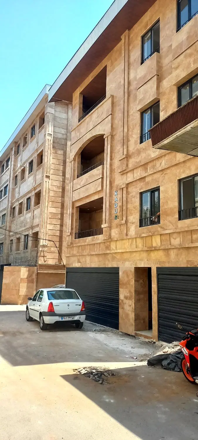 اپارتمان ۳طبقه ۳ واحد