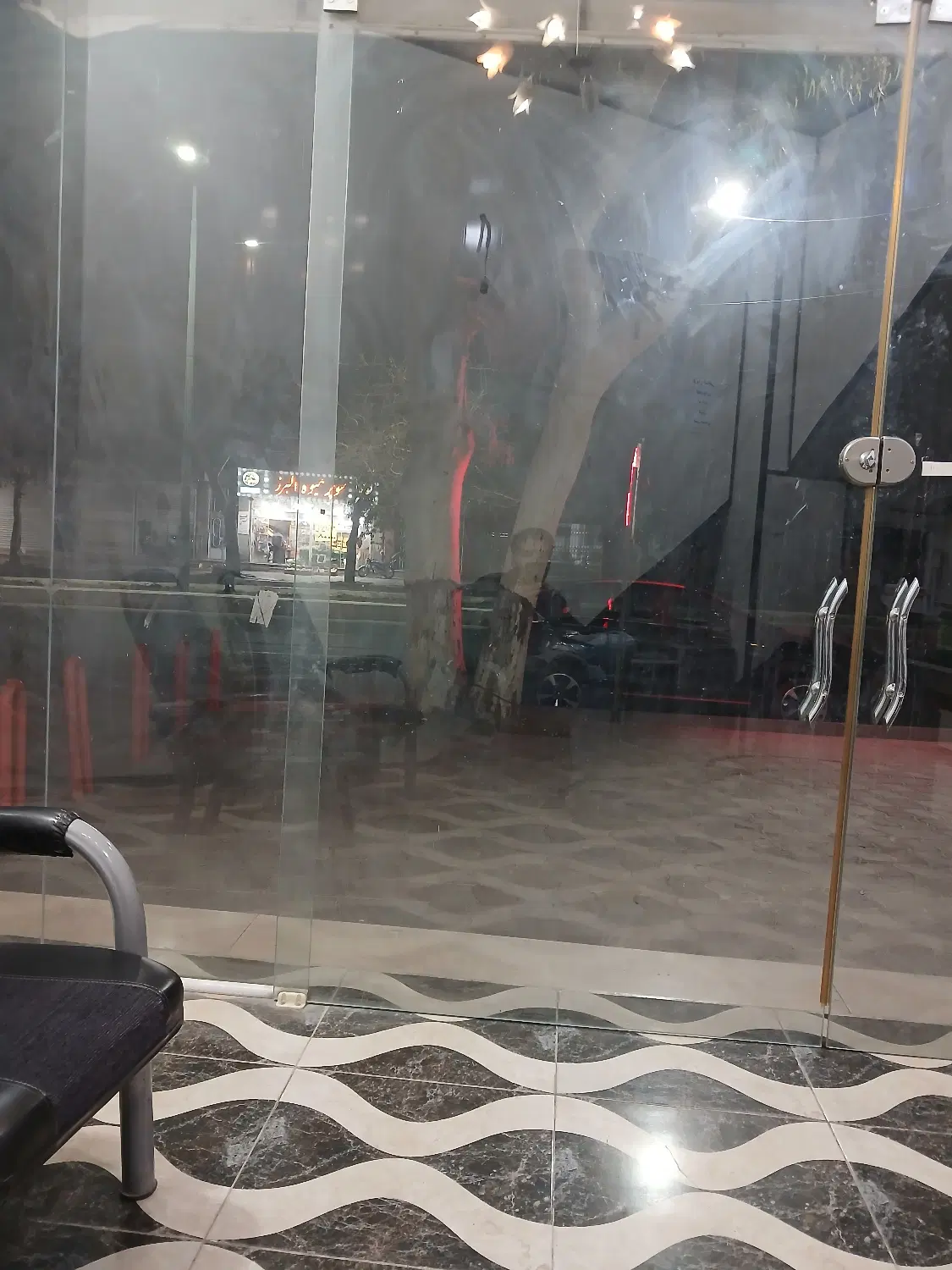 مغازه فروشی
