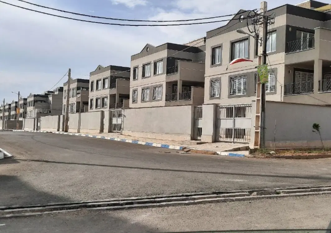 شهر جدید هشتگرد شهرک ویلایی پامجال 120متر 2خواب