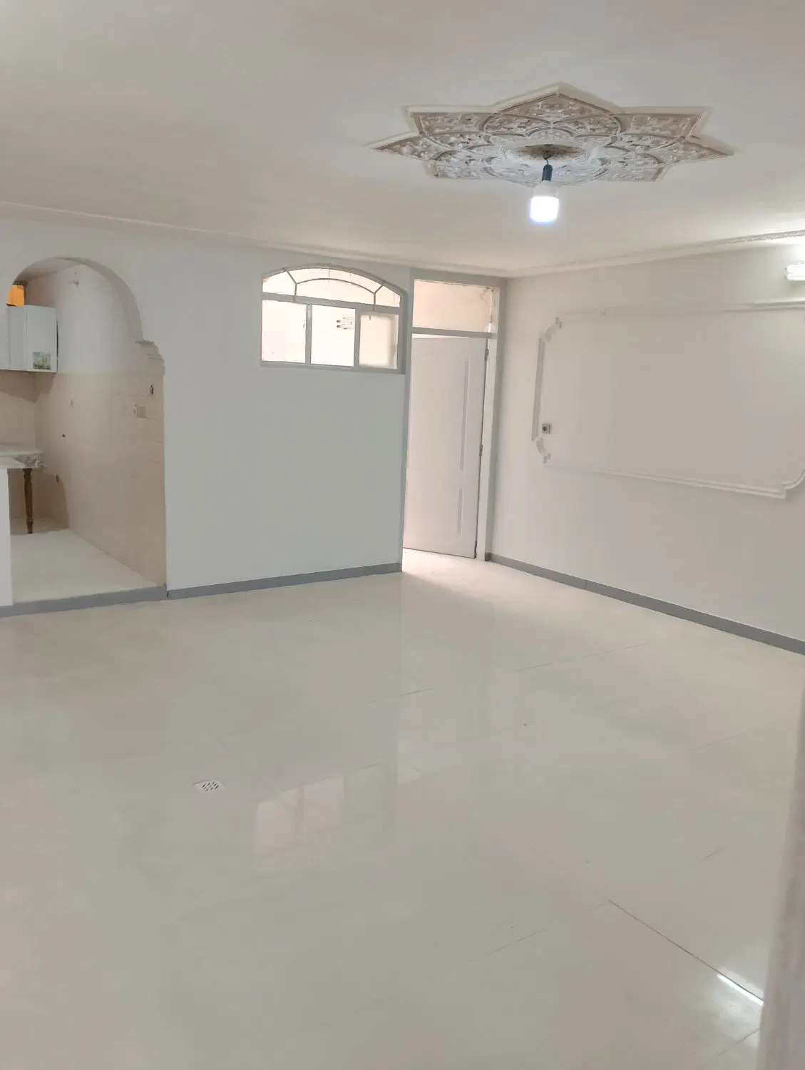 ۱۰۰متر زیر زمین مناسب سکونت و دفتری