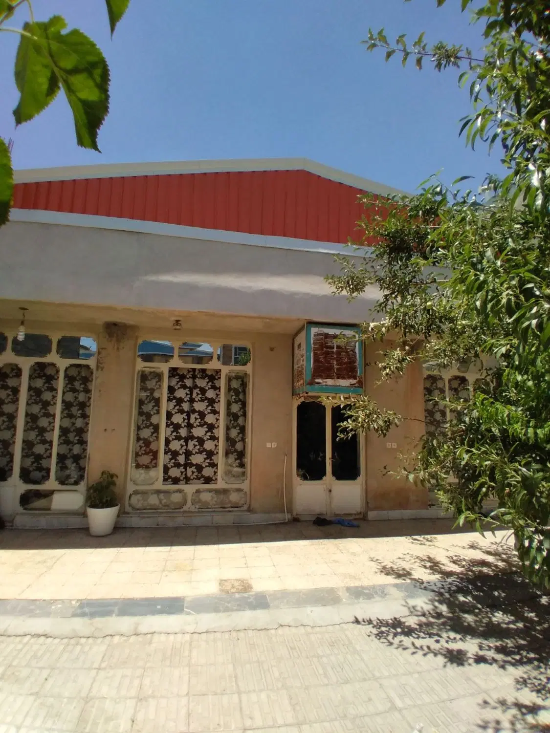 خانه ۱۴ قصب درب حیاط