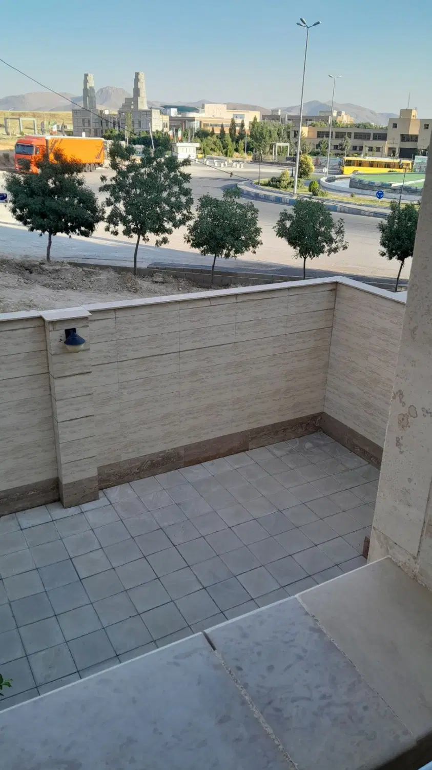 فروش یک واحد مسکونی از ملک دو طبقه روبروی دانشگاه