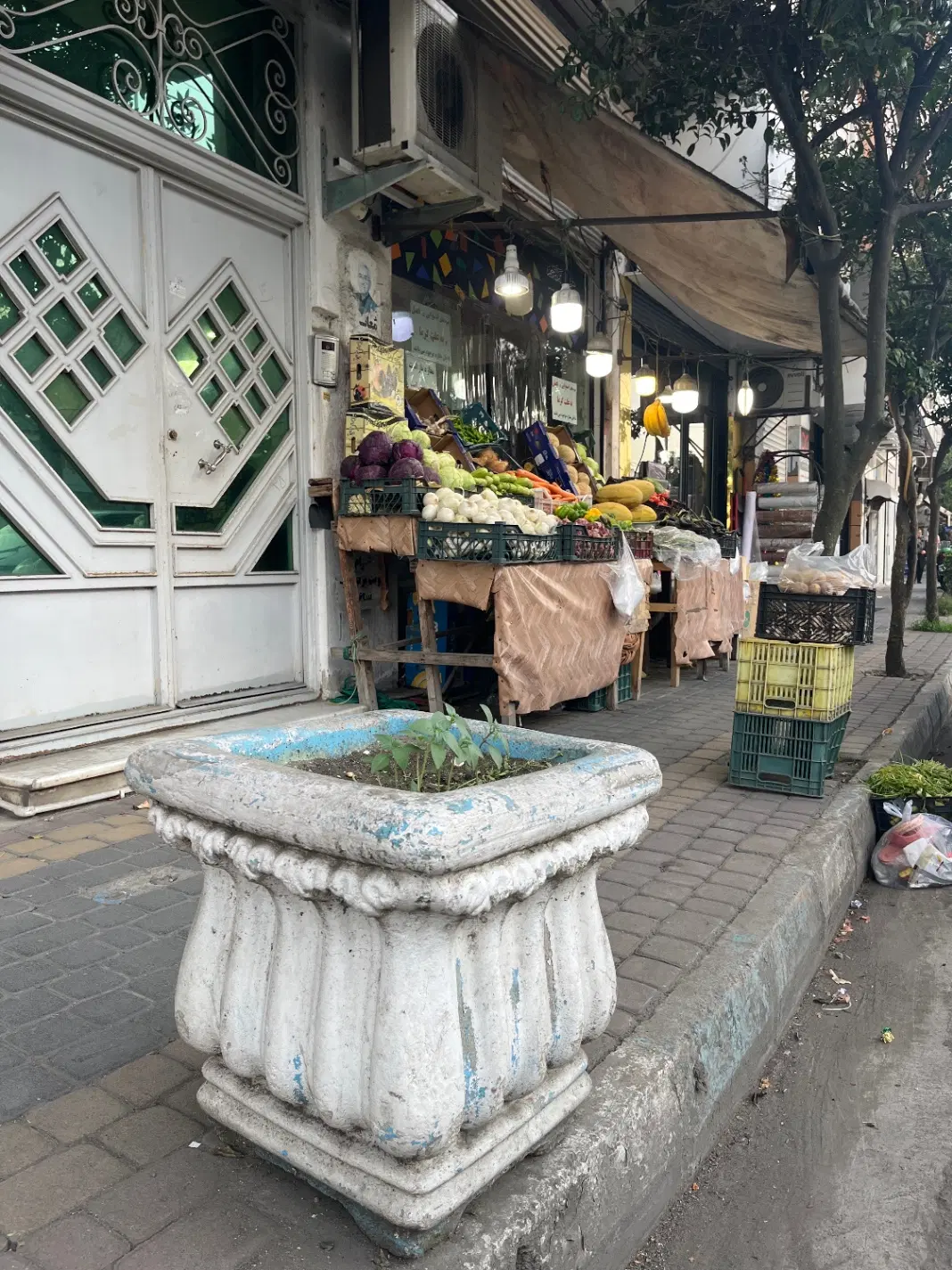 مغازه تجاری در مرکز شهر سه راه آبروان