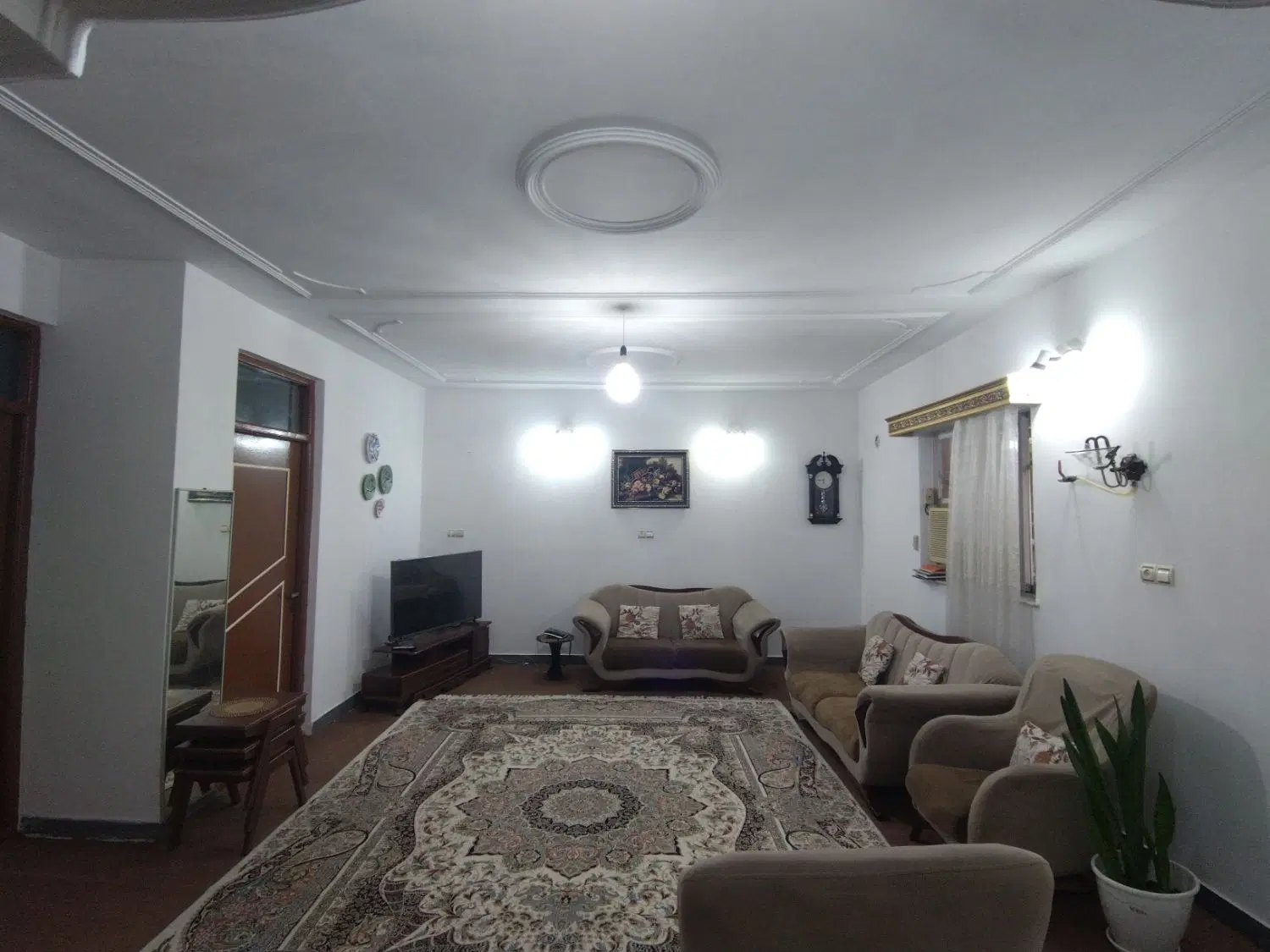 خانه ویلایی ۱۰۰ متری شیک و خوش‌نقشه با درختان مثمر