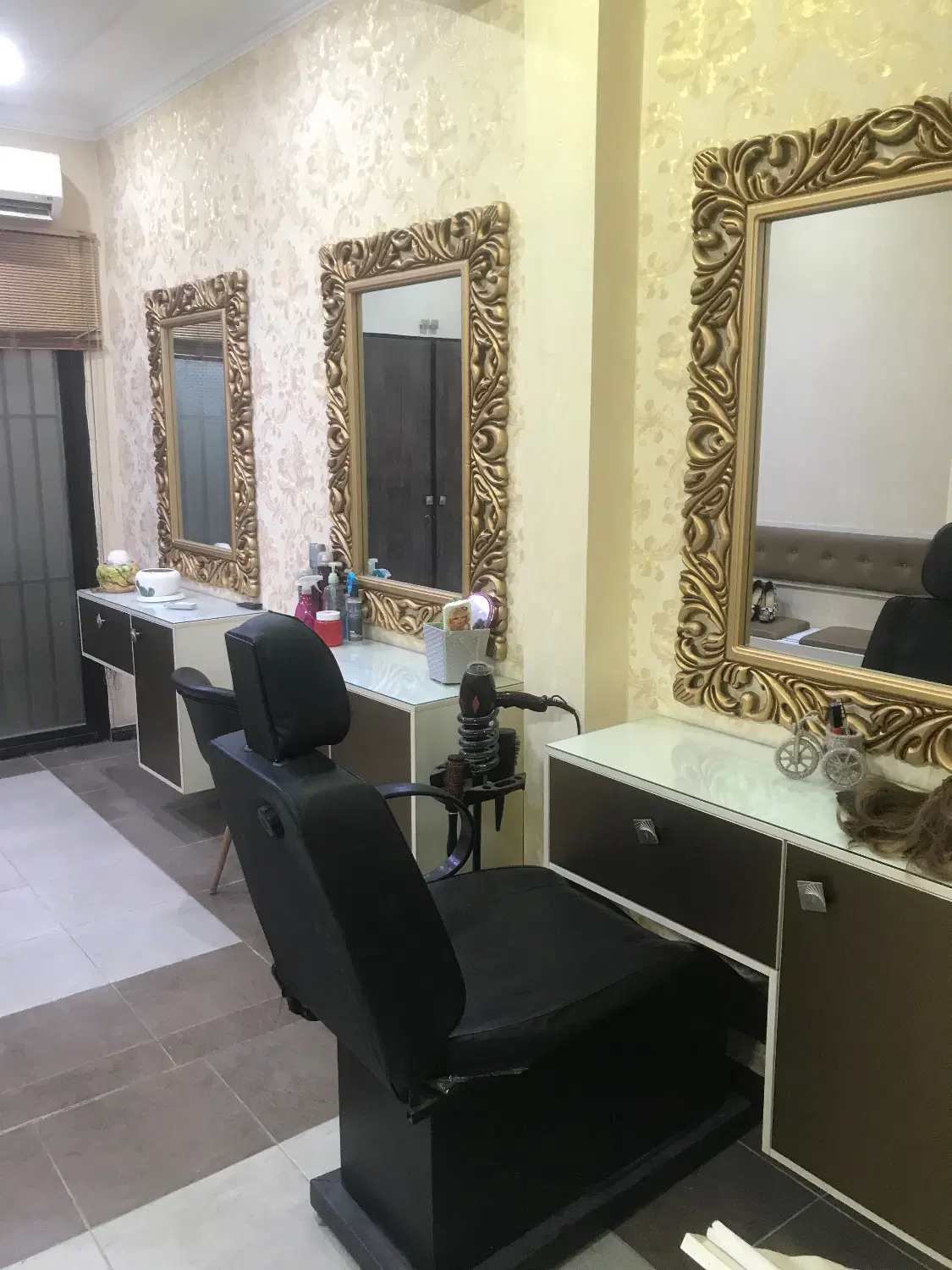 فروش یک دستگاه آپارتمان خیابان بهار