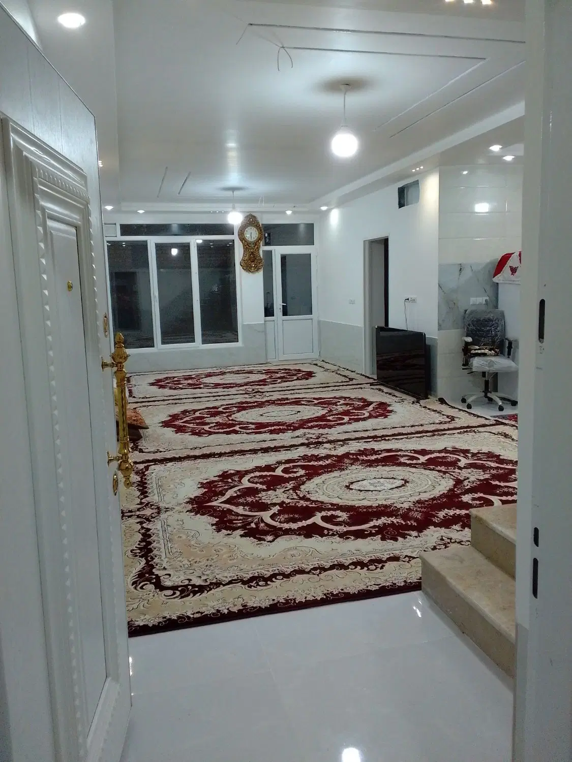 منزل مسکونی درب از ساختمان