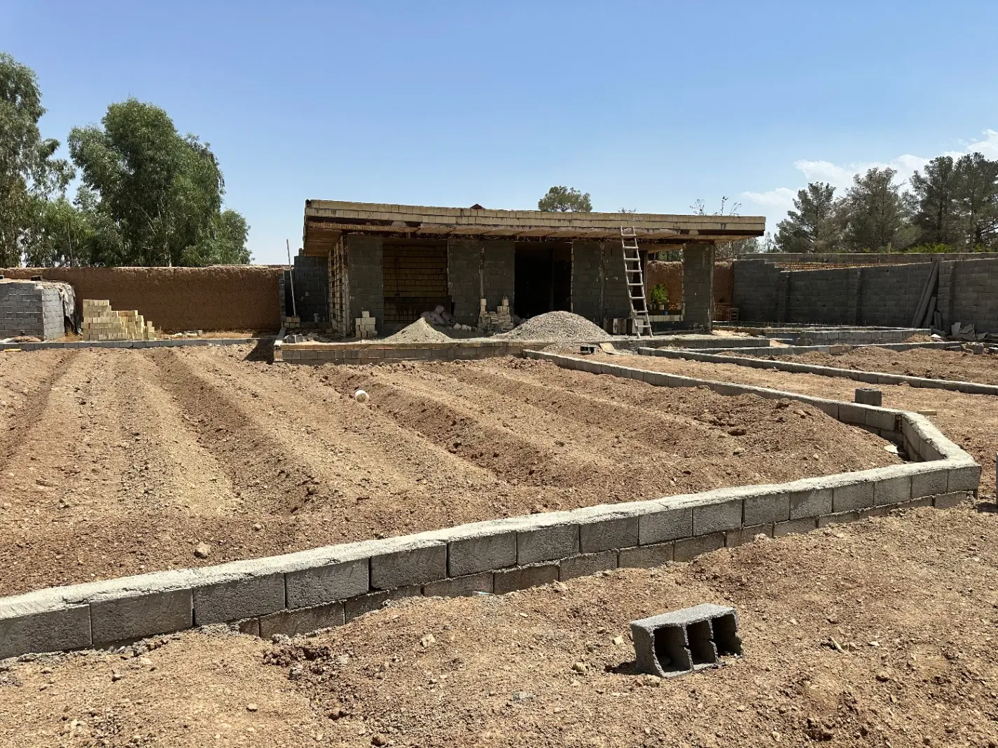 بیش از ۱۰۰ مدل ۴ دیواری نیمه کاره و ساخته شده