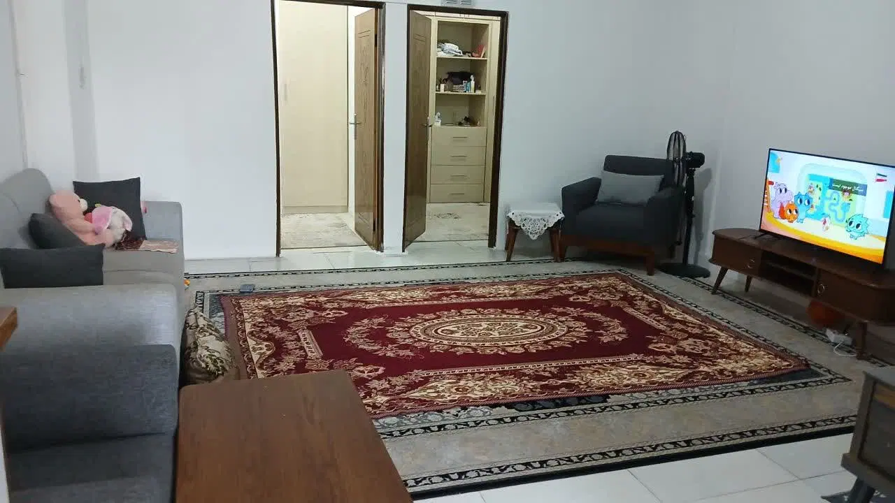 75متراپارتمان طبقه سوم روی همکف