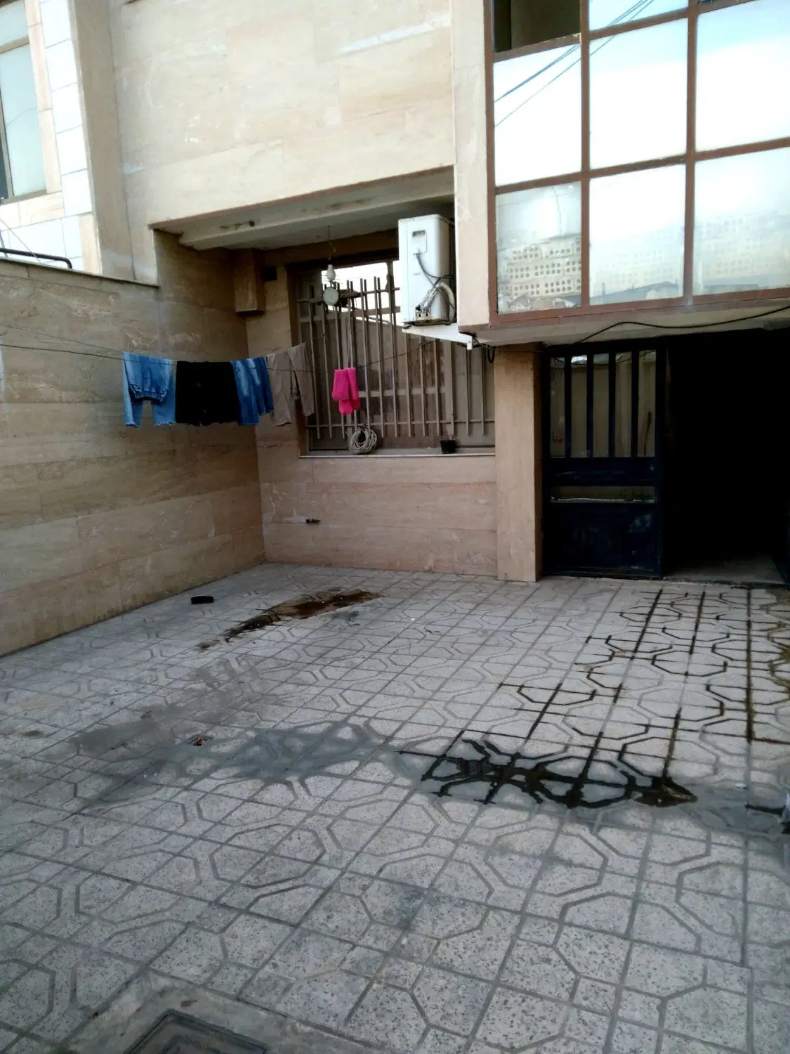 ویلایی.4طبقه.100متر زمین