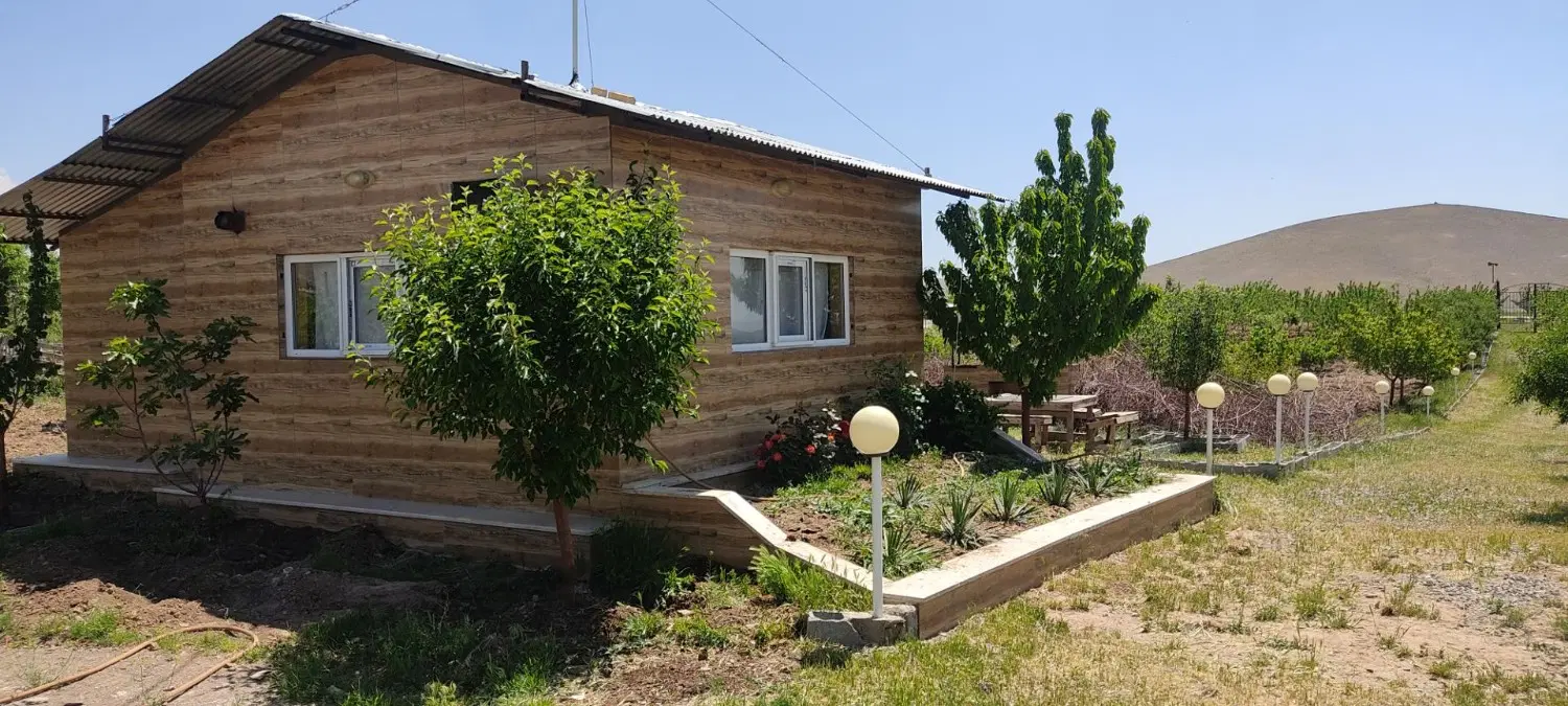 خونه باغ قدیمی در روستای کبریت میان