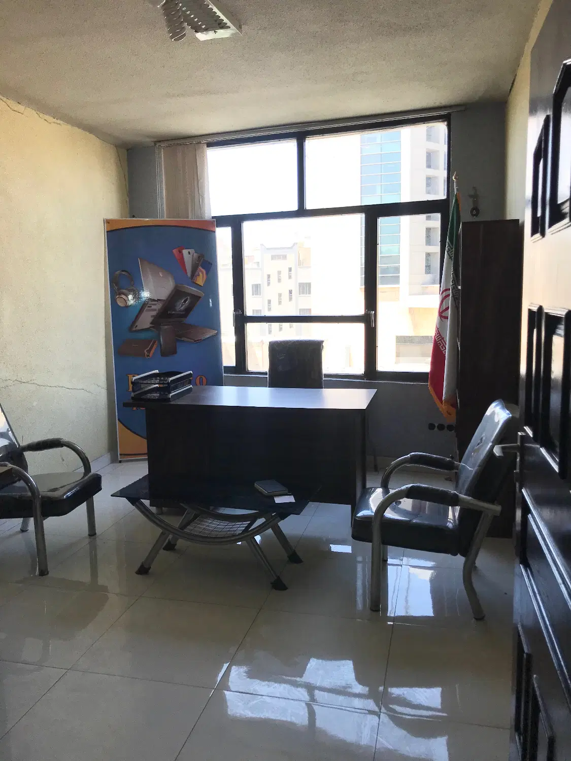 اجاره اتاق ۱۲ متری اداری واقع در جمهوری