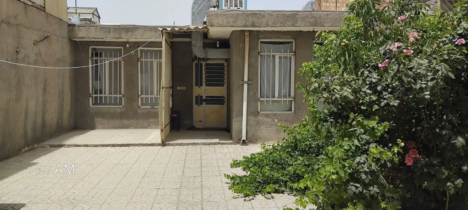 باسلام خانه ای درحاشیه خیابان گنبدسبز