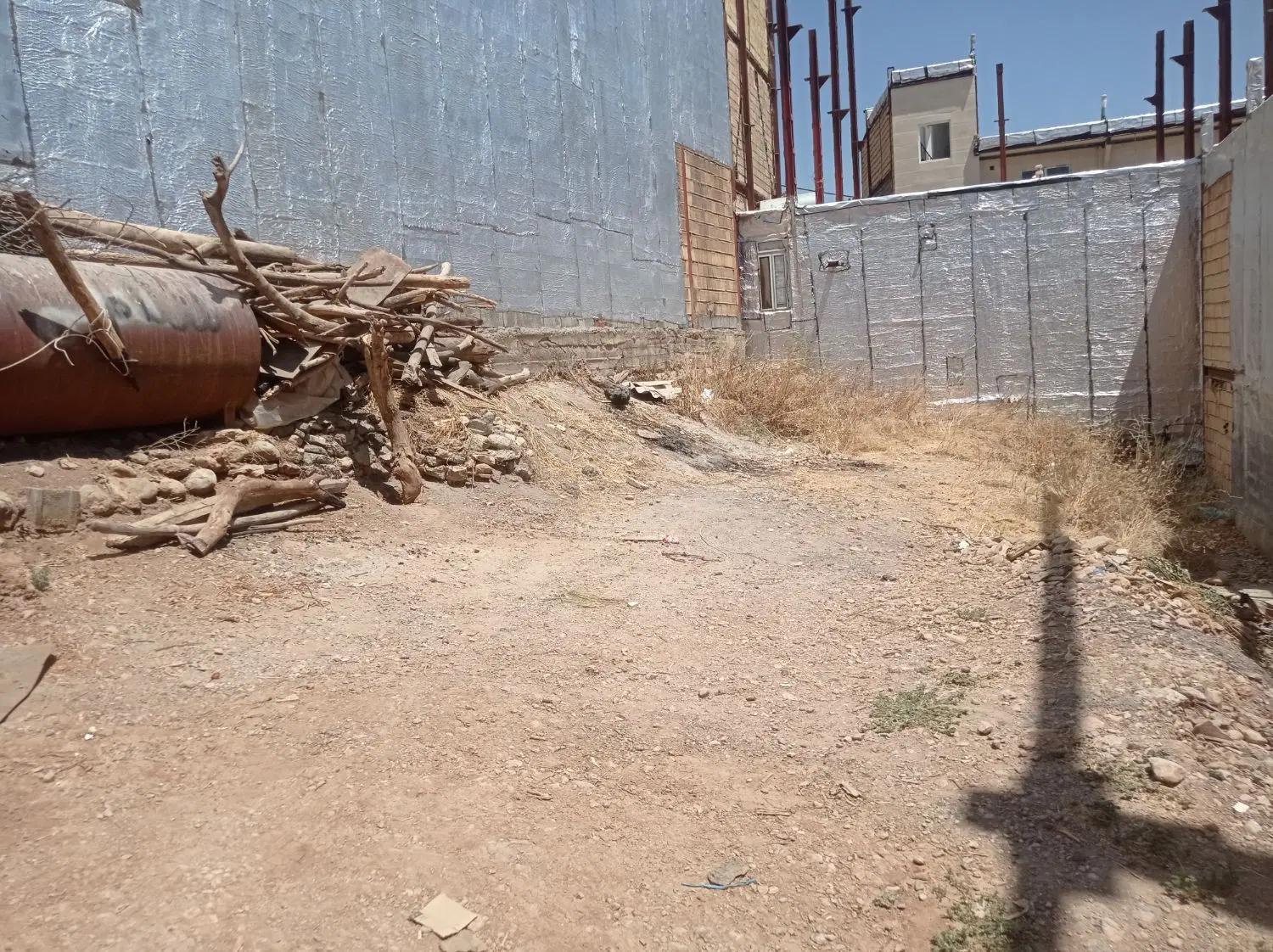 زمین ازاد صفی اباد