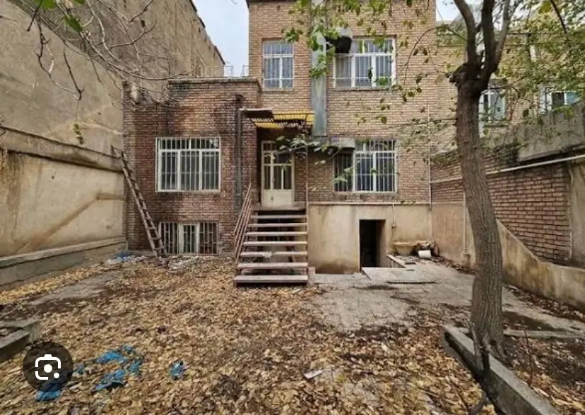 فروش خانه ویلایی با یک باب مغازه
