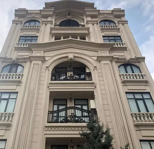۱۳۶ متریال برندتاپ لوکیشن