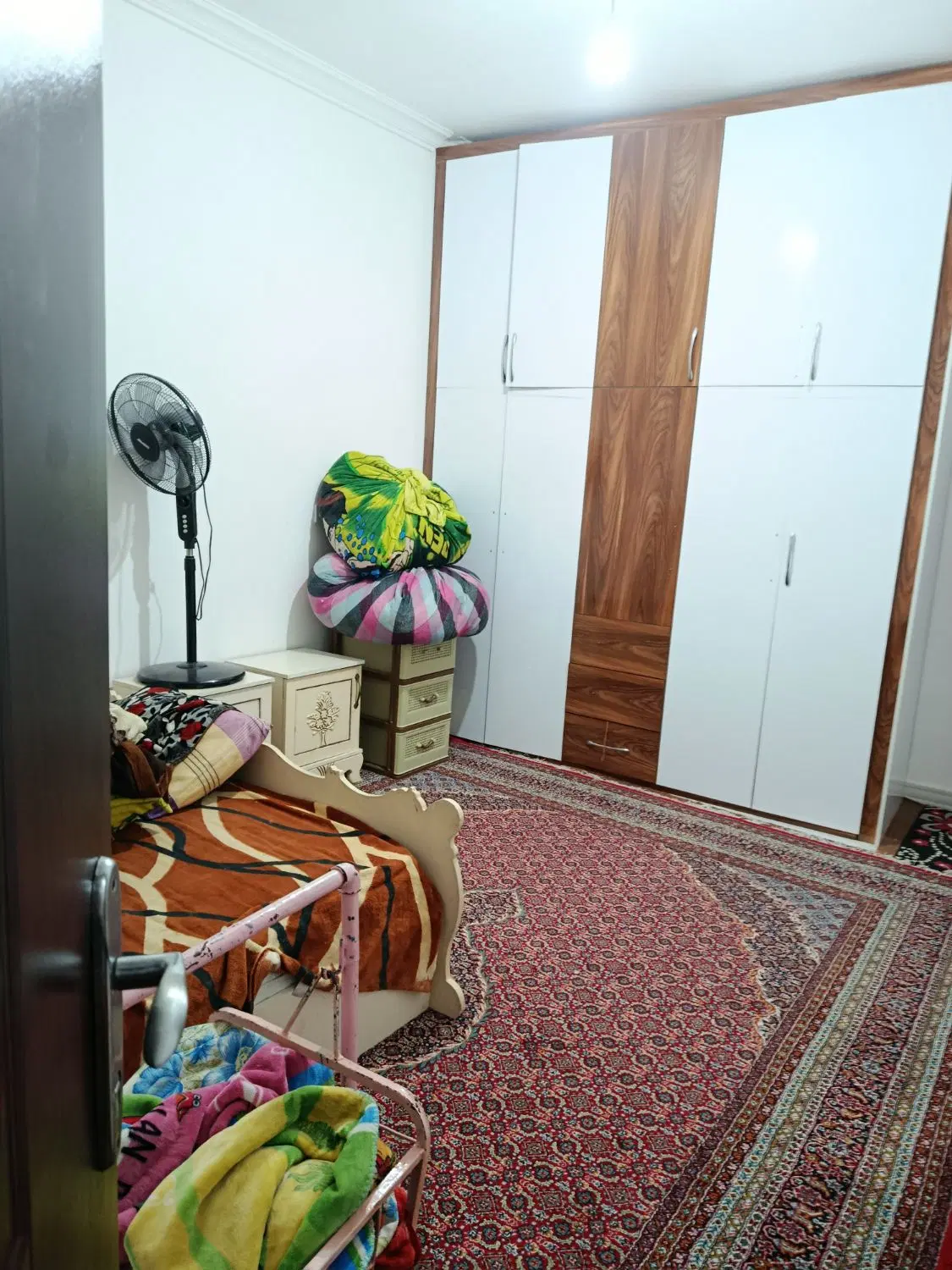 ویلایی سه خوابه همکف حیاط جای دوماشین امامزاده