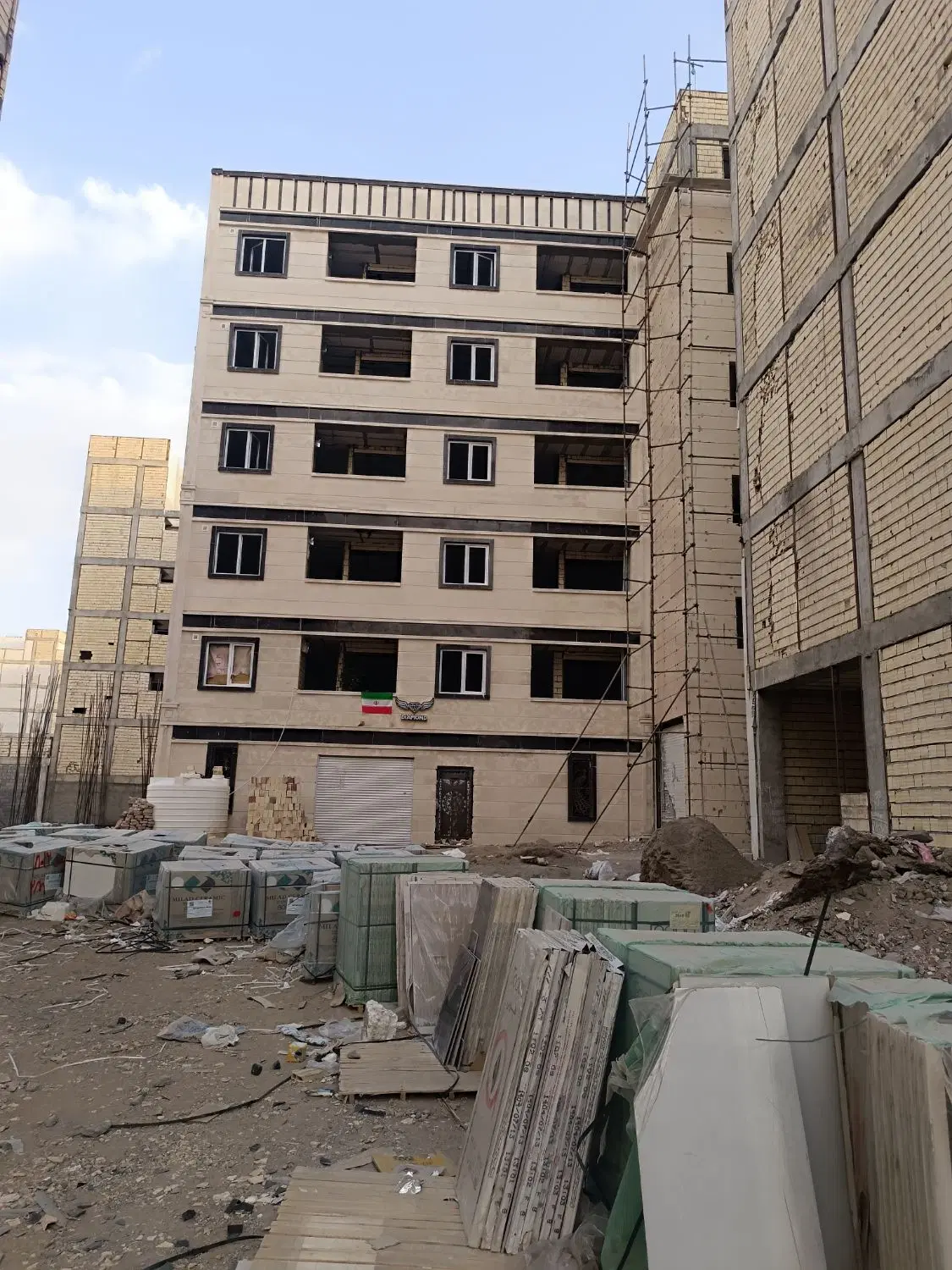 واحد 90 متری رو به نما