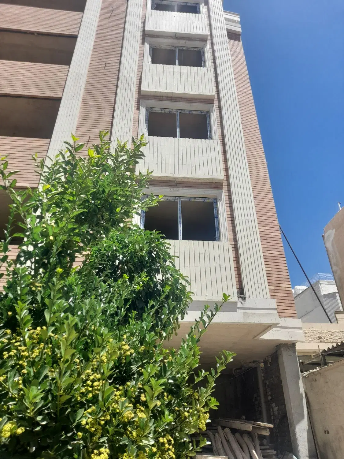 فروش یک واحد ۱۸۵ متری از مجموعه ۵ واحدی