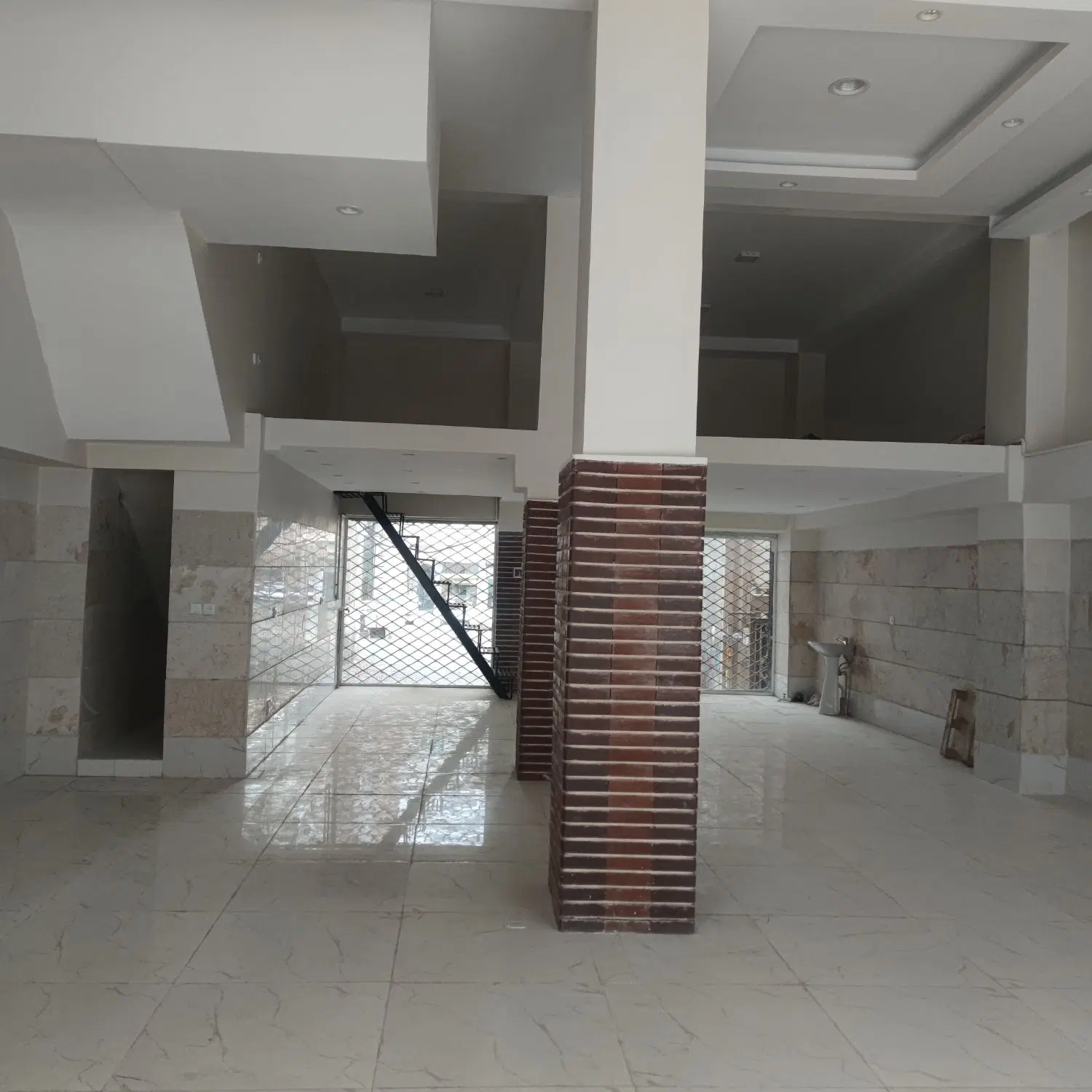 فروش واحد تجاری ۱۲۵ متری (سند تک برگ)