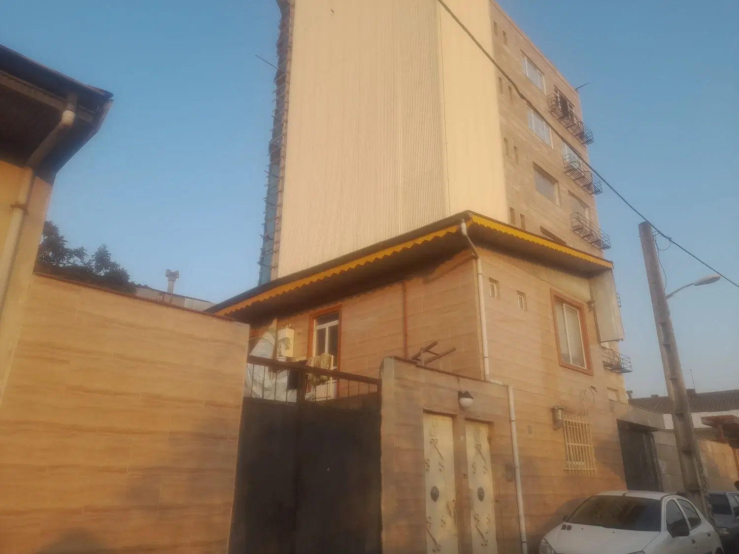 ملک تجاری بر خیابان اصلی (گلساران)