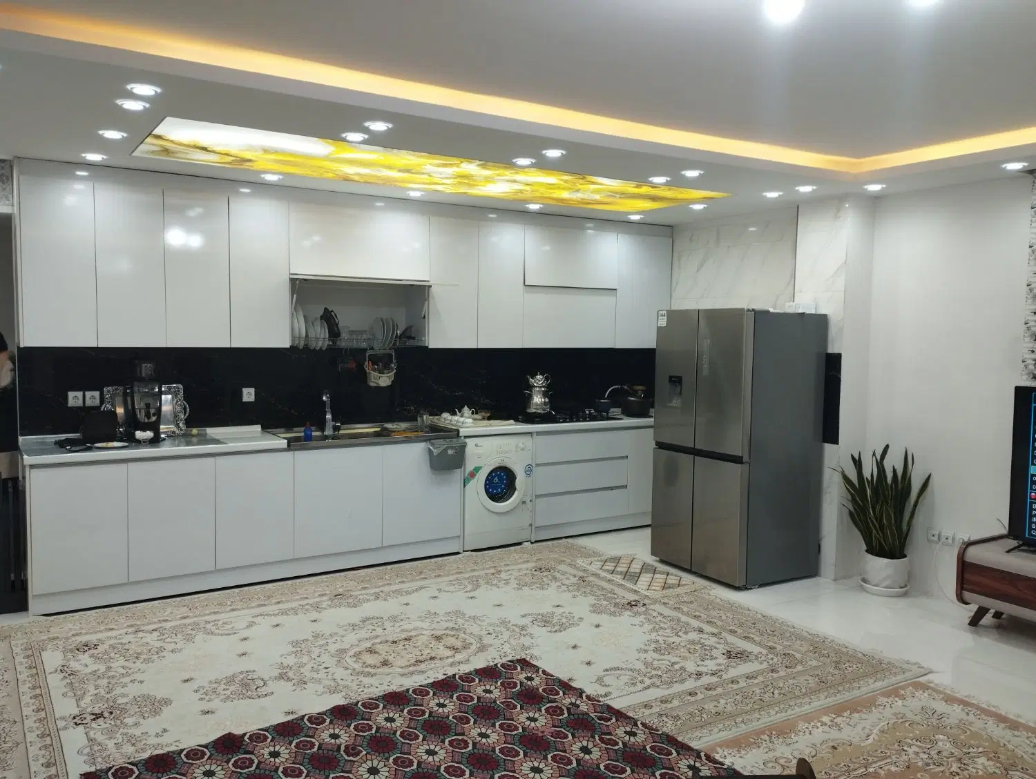 تفکیکی سه واحدی ۹۸متری فاز ۲ آفتاب