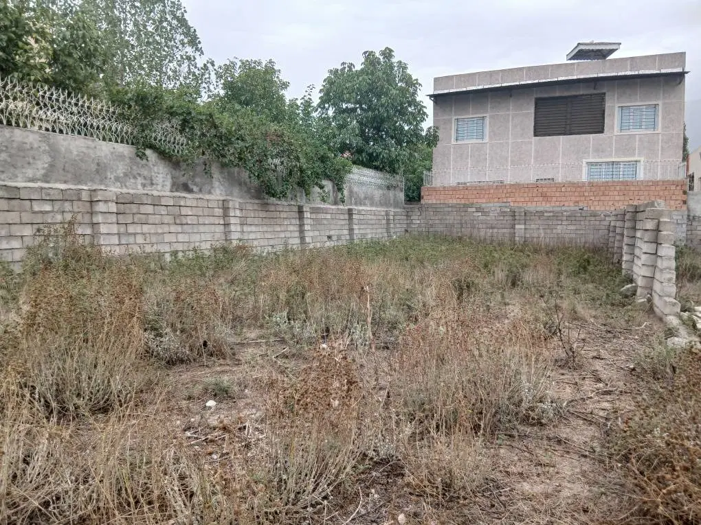 فروش زمین دیوارکشی