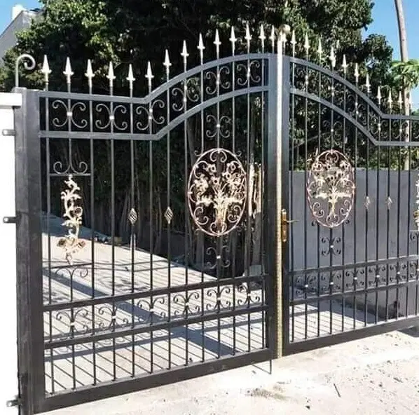 زمین درب حیاط هواشناسی