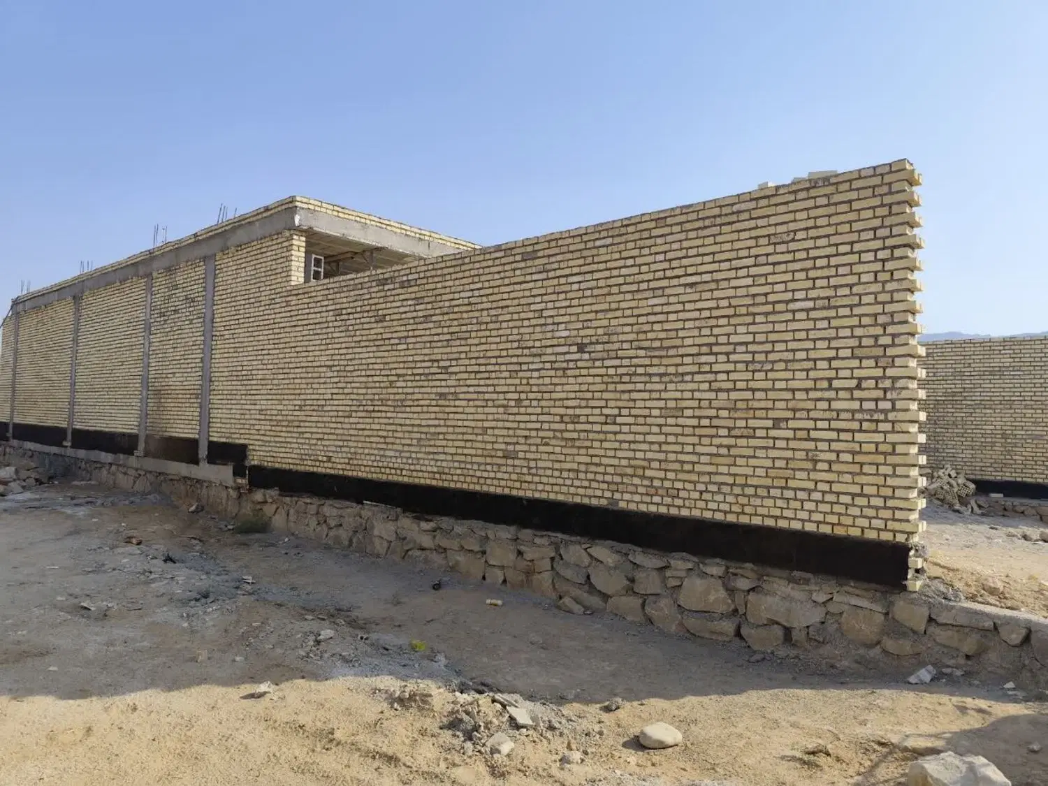 فروش خانه ویلایی نیمه کاره چاه سالم