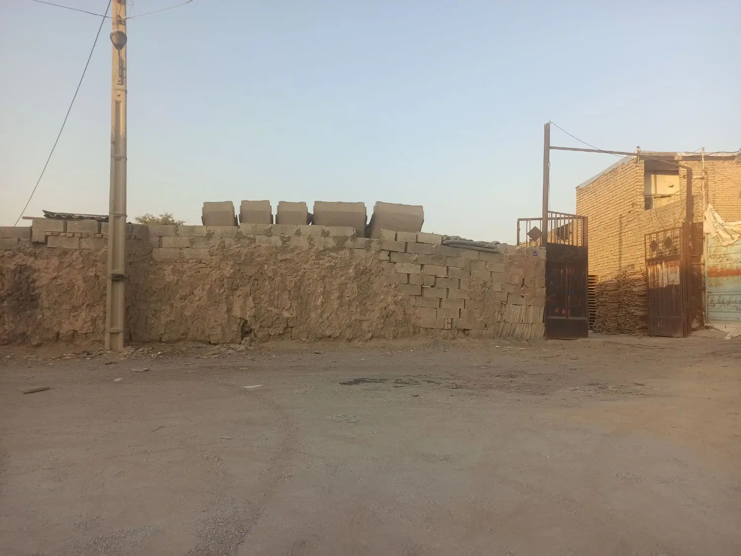 فروش زمین چهار دیواری
