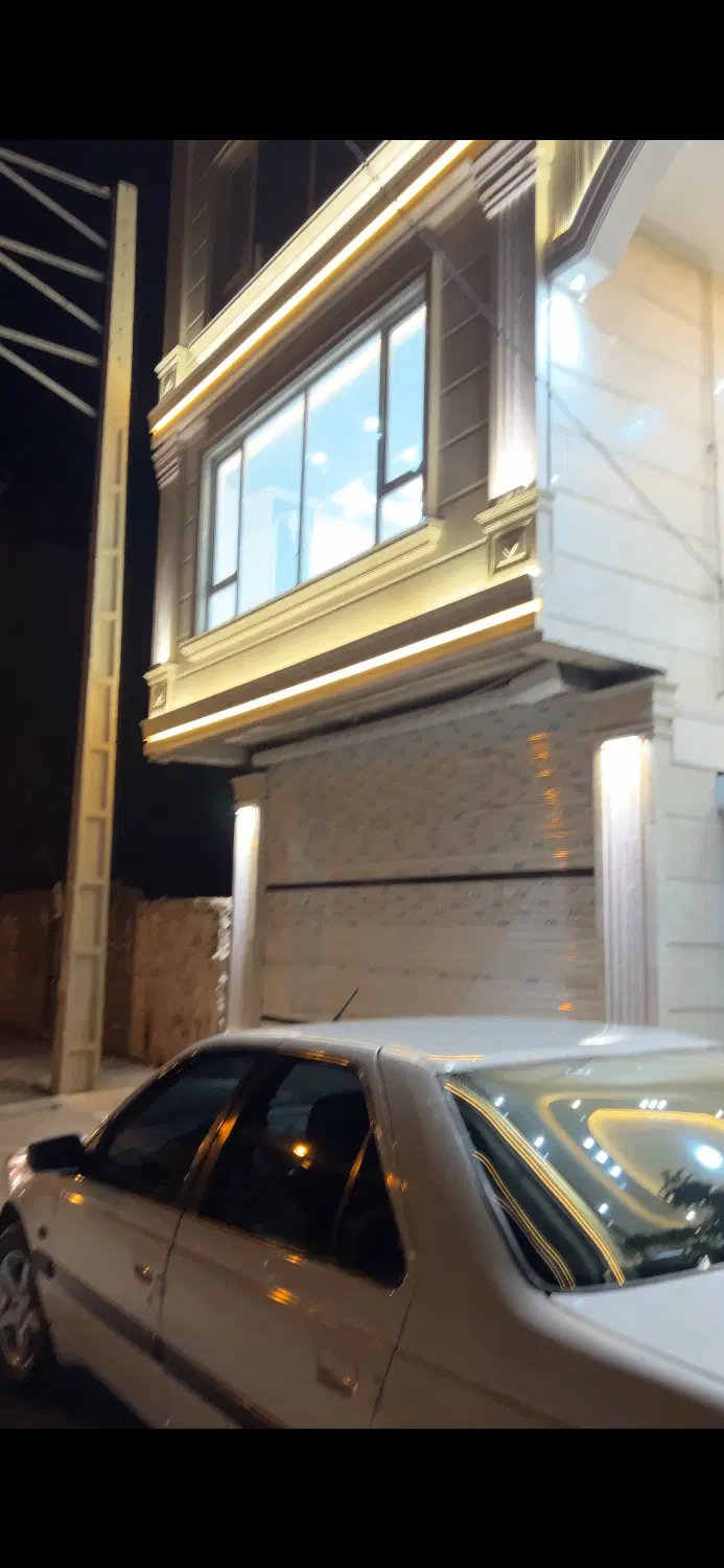 اجاره مغازه ۲۰۰متری بر خیابان شهرک ولیعصر