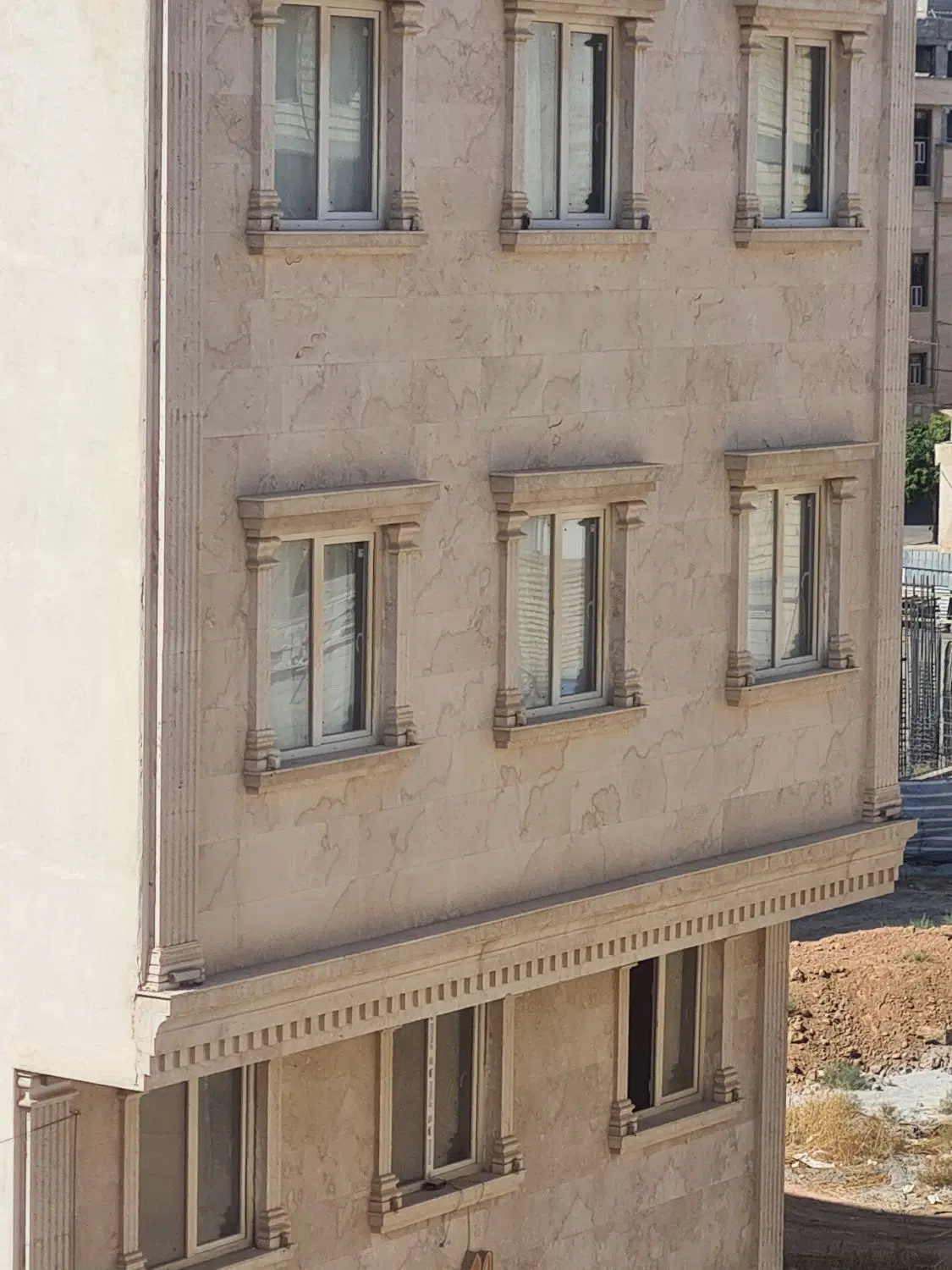 فروش یک واحد منزل مسکونی واقع در شیراز