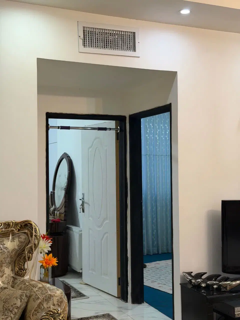 فروش آپارتمان مسکونی طبقه سوم ۱۱۰ متری